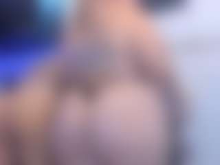 Live cam show with Franshesskaa - Shaved Pussy on Camsoda