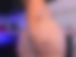 Live cam show with Franshesskaa - Ass Bouncing on TottyGirls
