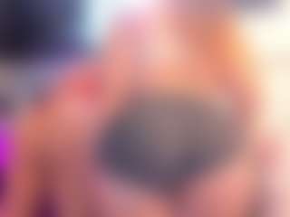 Live cam show with Franshesskaa - Shaved Pussy on Camsoda
