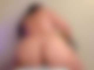 Live cam show with Franshesskaa - Public MILF on CamwithHer