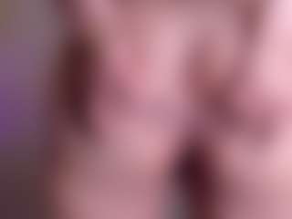 Show live cam dengan Franshesskaa - Brown Eyes MILF di Camsoda