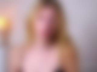 MaeBrowning's Live Sex Cam Show
