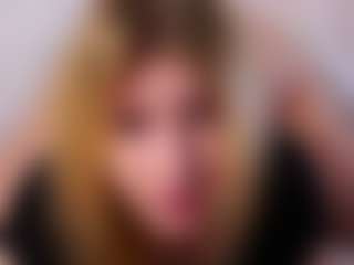 Live cam show with MaeBrowning - Striptease on Soda Cam