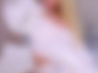 Live cam show with MaeBrowning - Orgasm on AdultVida.com