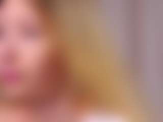 Live cam show with MaeBrowning - Strip on Free Soda