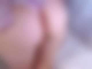 Live cam show with MaeBrowning - Wet on Camiplay Live