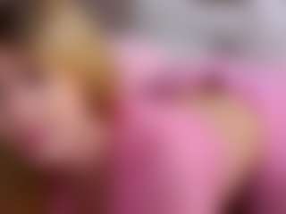 Live cam show with MaeBrowning - Camel Toe on Chatstar