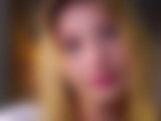 Live cam show with MaeBrowning - Flashing on Camsoda