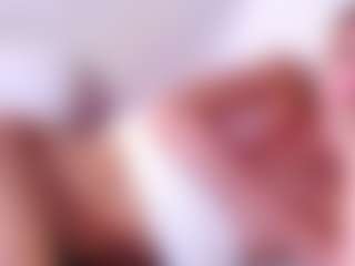 Live cam show with MaeBrowning - Flashing on Camsoda