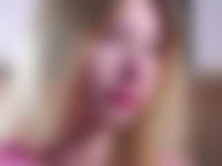 Live cam show with MaeBrowning - Camel Toe on studioflirtlive.com