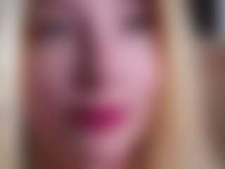 Live cam show with MaeBrowning - Flashing on Lustler