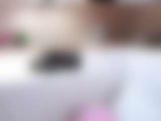 Live cam show with MaeBrowning - Green Eyes on Lustler