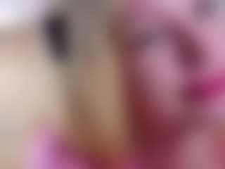 Live cam show with MaeBrowning - Lovense Petite on boobsie.com