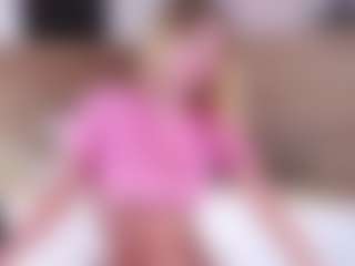 Live cam show with MaeBrowning - Skinny on Camsoda