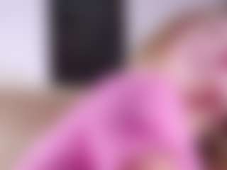 Live cam show with MaeBrowning - Strip Toys on xDating