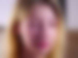 Live cam show with MaeBrowning - Lovense on UwU Esports