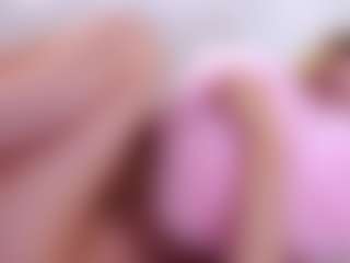 Live cam show with MaeBrowning - Shaved Pussy on Camsoda