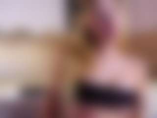 Live cam show with MaeBrowning - College on Camsoda