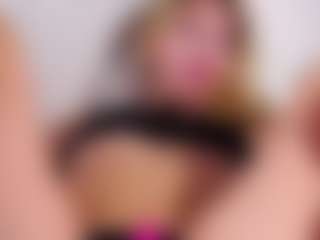 MaeBrowning's Live Sex Cam Show