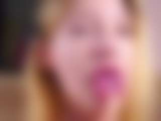 MaeBrowning's Live Sex Cam Show