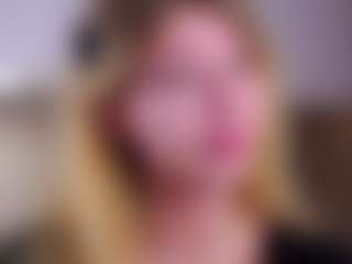 MaeBrowning's Live Sex Cam Show