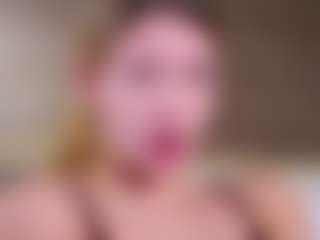 MaeBrowning's Live Sex Cam Show