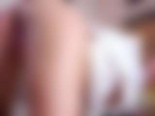 Live cam show with MaeBrowning - Blonde Hair Shaved Pussy on Hubzter Live