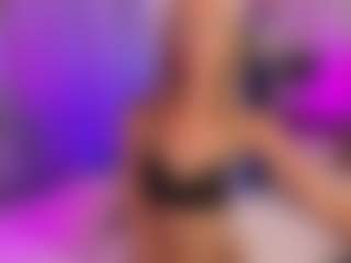 Live cam show with VictoriaLight - Camel Toe on AdultVida.com