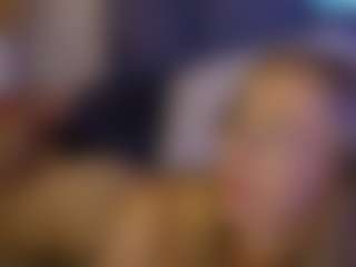 Live cam show with VictoriaLight - Blue Eyes on friskycurves.com