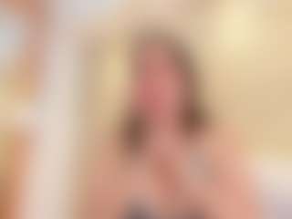 Live cam show with Jade-Heartt - Petite on Mixed Magazine Live
