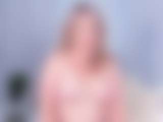 Live cam show with MissLinda - Strip Mature on SpunkLive