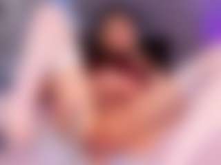 Live cam show with Iviirosse - Hazel Eyes on Camsoda