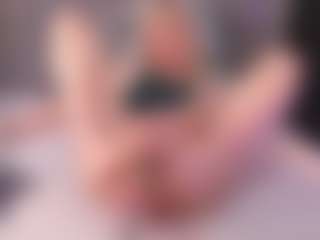 Live cam show with Iviirosse - Average on Camiplay Live