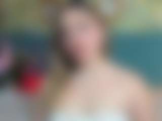 Live cam show with PatyLawrence - Oil on SpankPalCams