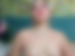 Live cam show with PatyLawrence - Blonde Hair Curvy on Milfs Live