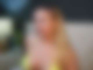 Live cam show with DaliaDiva - Tittyfuck on AdultVida.com