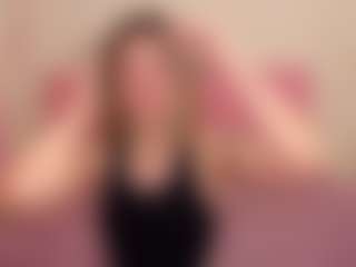 EmilyWalkersとのライブチャットショー - CamsodaのBig Tits Small Tits