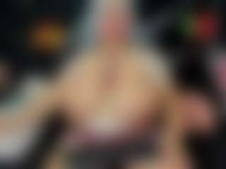 Live cam show with Oriana - Big Nipples on Gym Cam Girls