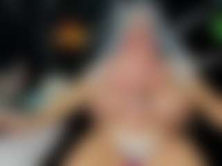 Live cam show with Oriana - Big Nipples on Camiplay Live