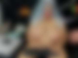 Live cam show with Oriana - Big Nipples on Instabang