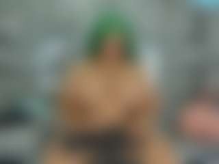Live cam show with Oriana - Drinking on AdultVida.com