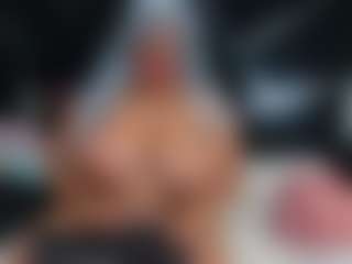Live cam show with Oriana - Kisses on liverealitysex.com