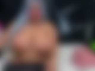 Live cam show with Oriana - Kisses on CamwithHer