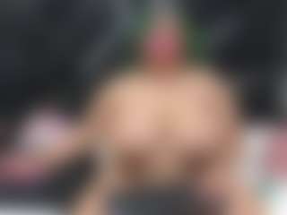 Live cam show with Oriana - Smoke on CamwithHer