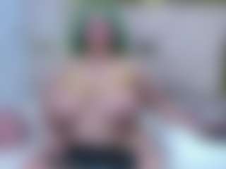 Live cam show with Oriana - Kisses on TeamSkeetLive