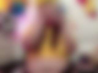 Live cam show with scarlettbooty - Striptease MILF on Livezox
