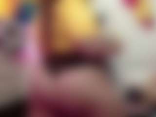 Live cam show with scarlettbooty - Striptease MILF on dropp.cam