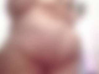 Live cam show with scarlettbooty - Oil on Hubzter Live