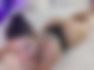 Live cam show with Carolina fox - Sexy on UwU Esports