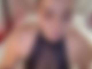 Live cam show with Carolina fox - Dirty Talk on thefappeningchat.com